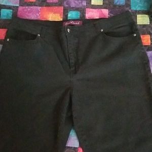 Gloria Vanderbilt black jeans